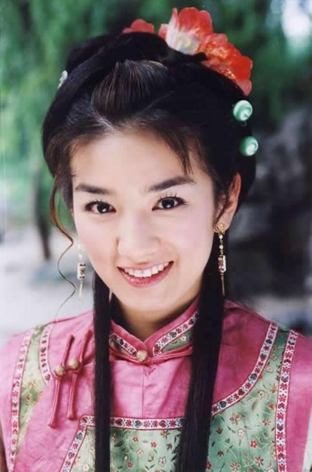 点击图片查看详情 19年前的这部戏里,黄奕的古装扮相惊为天人