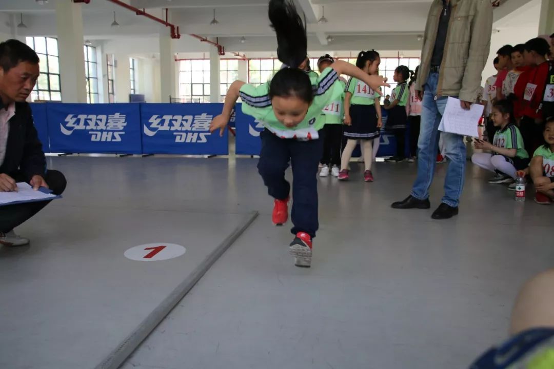 南通教育学校五山小学扬体育精神展少年风采