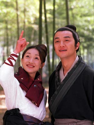 不过一年后周迅与李亚鹏就分手了,2004年李亚鹏与王菲的恋情就被曝光