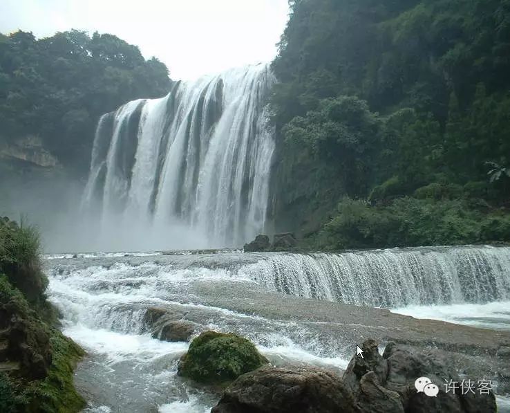 龙山一会树旗纛，乾坤从此换新貌——遵义印象