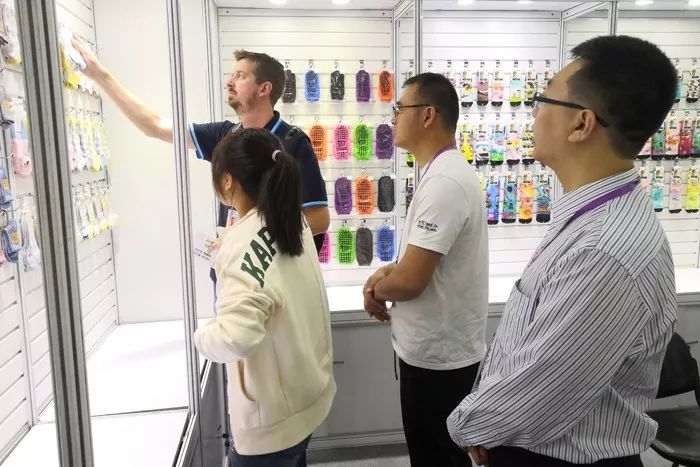 小北河袜业产业集群亮相广交会_展会