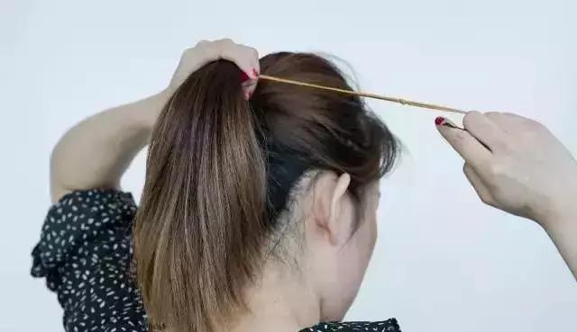 最好看的高马尾是怎么扎的 645943aa6ec14b878b644a6513b00505.jpeg