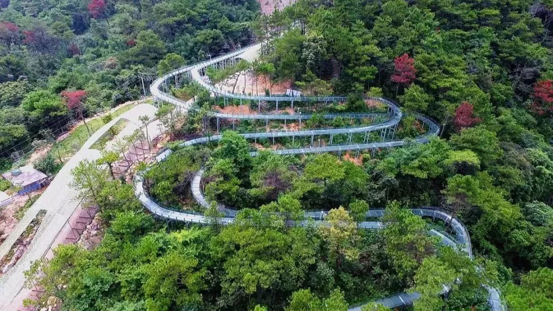 是全球最长的悬空玻璃漂流滑道