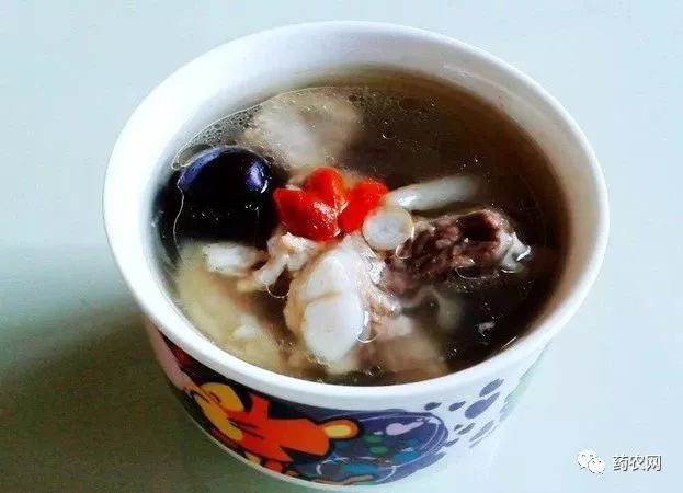 花旗参和西洋参是同一物 73575600d36c4707a08408f1c69460bc.jpeg