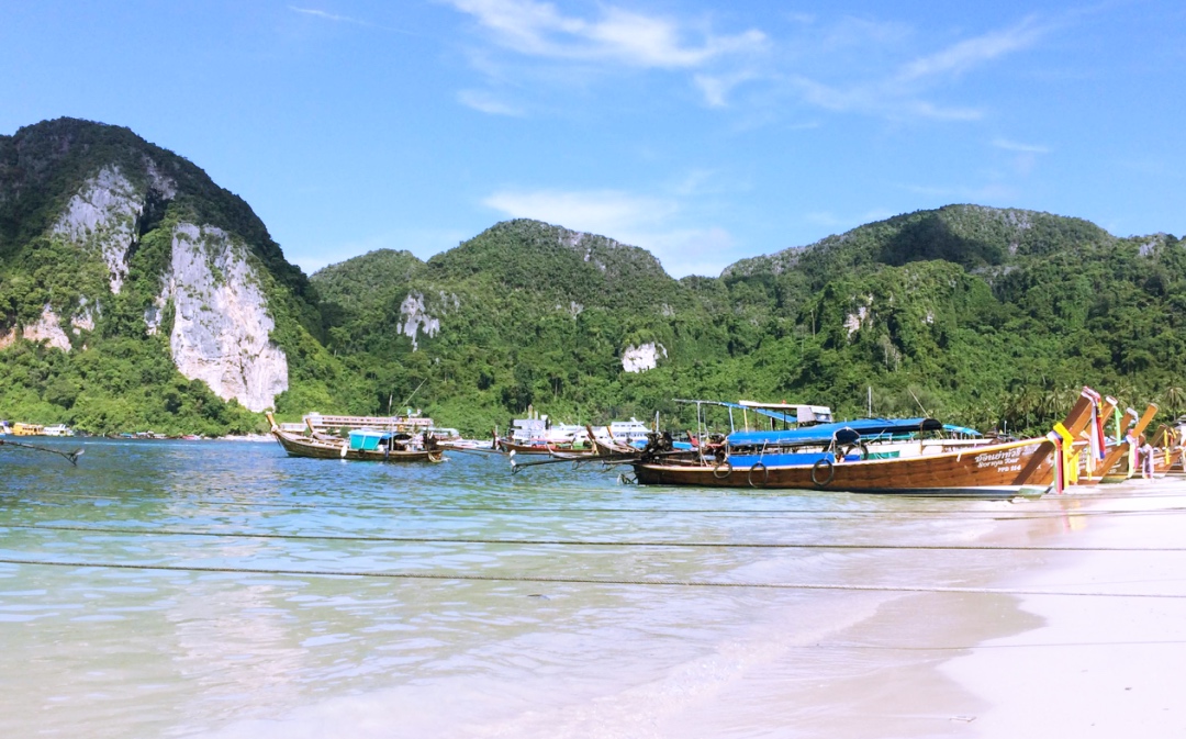 原创             泰国皮皮岛玛雅湾海滩将关闭至2021年，曾是电影《海滩》的取景地