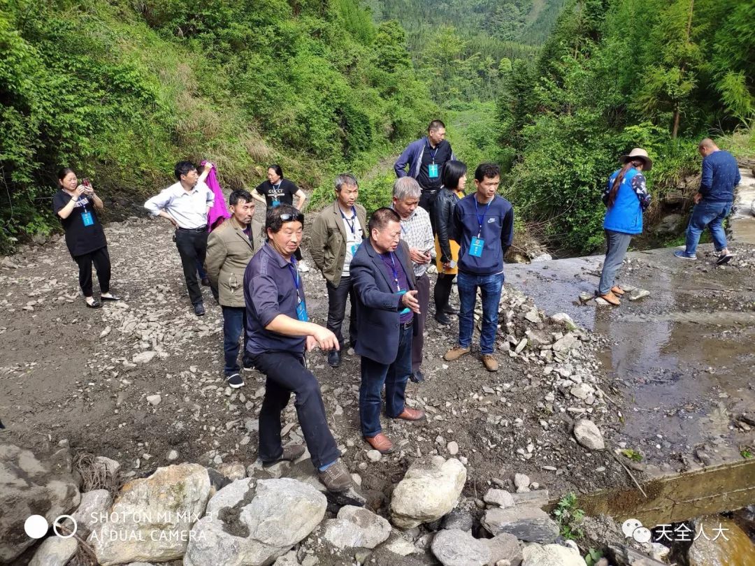 两路乡组织人大代表视察调研政府民生实事项目