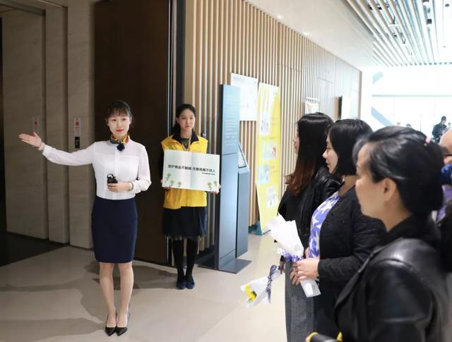 近日 成都博物馆里的的讲解员们 多了一个新身份——友善优雅推广