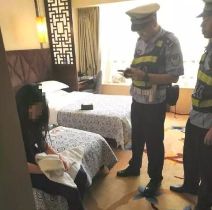 女乘客上车就问:动脉在哪儿?司机果断这么做,救回一命! 白金会棋牌手机版