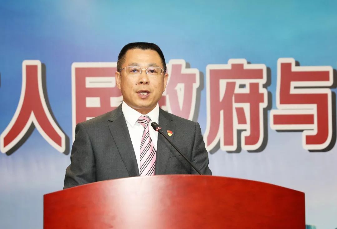 仪式由桐乡市人民政府副市长卢爱驰主持.