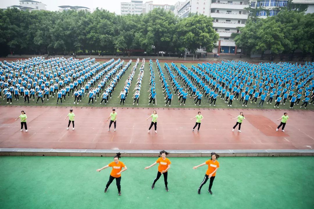 庆祝新中国成立70周年(重庆主会场之一重庆市綦江实验中学)