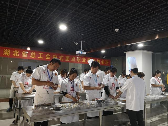 免费中式面点职业技能培训班上课地点味顶记,随到随学提供再就业机会
