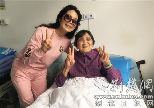 活到老美到老襄阳91岁婆婆做“美眼”术