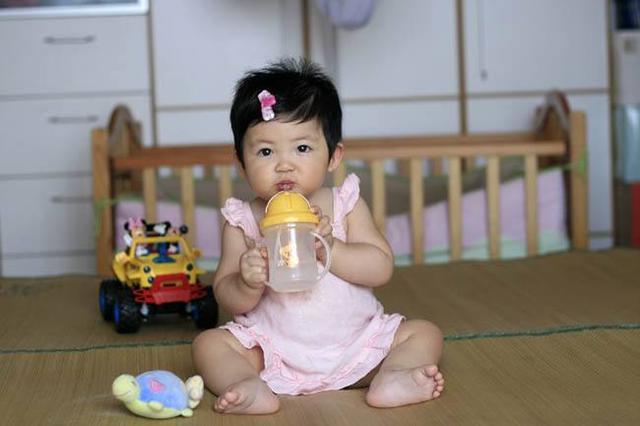                     天热了，要给孩子多喝水？停！这3种“水”，一口也别给娃喝！