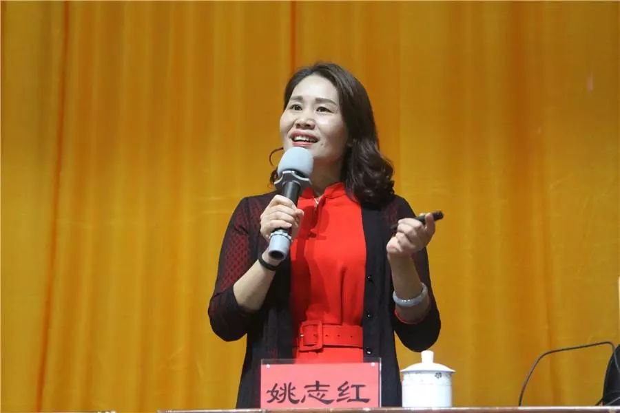 姚志红讲解女性健康知识"呵护青春 为爱守航,市妇幼保健院妇女保健科