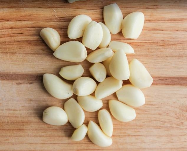                     这个食物做菜经常放，把它切碎煮水，宝宝感冒咳嗽、流鼻涕可以用