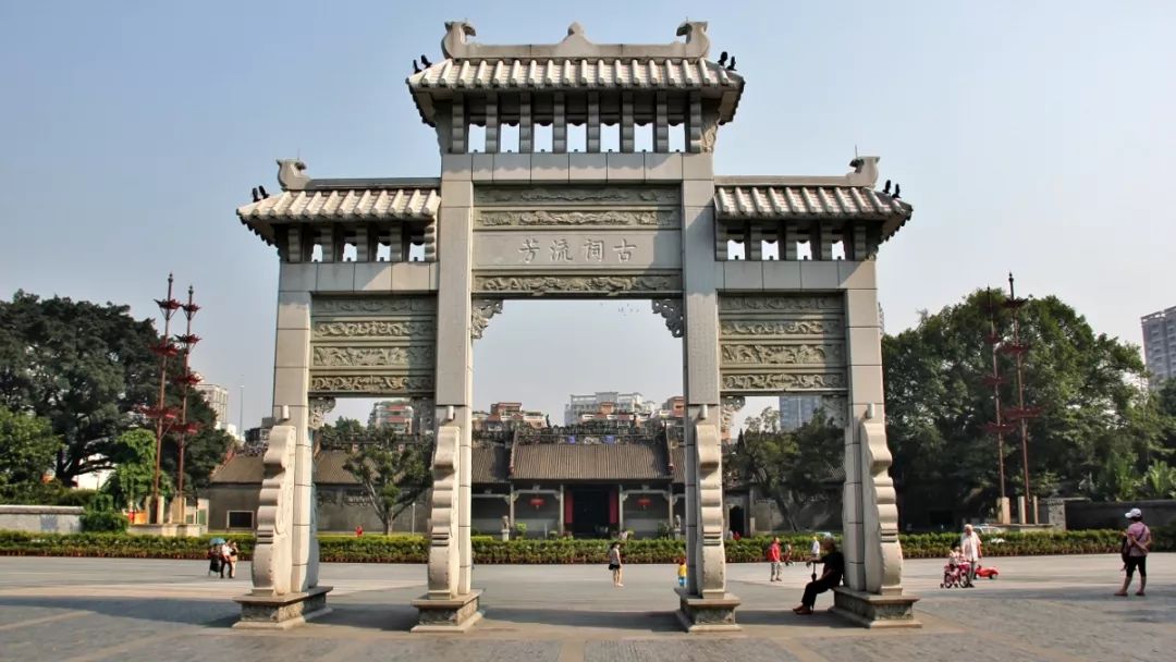 大家熟悉的陈家祠必须榜上有名 它是清朝时期的陈氏书院 以"古祠流芳