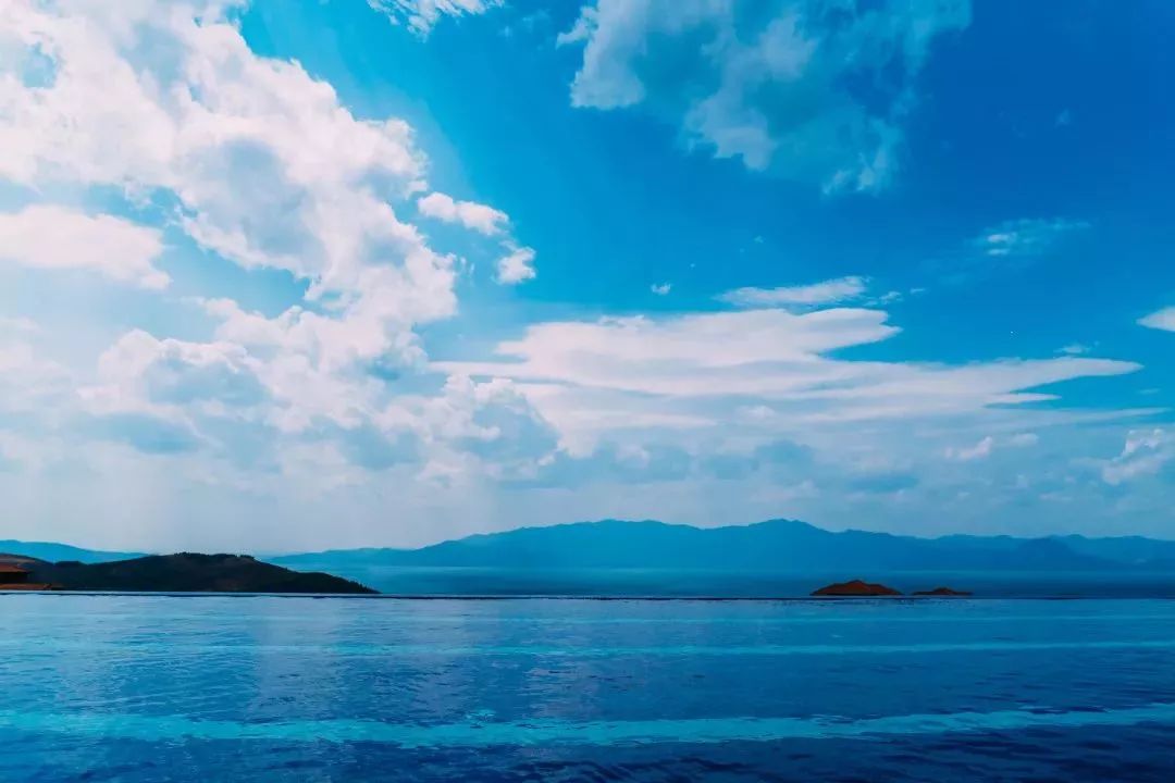 抚仙湖畔高颜值无边泳池,等你来浪!