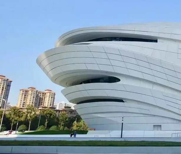 【行业视点】扎哈在中国的遗作终于完成,施工难度堪比鸟巢!_建筑