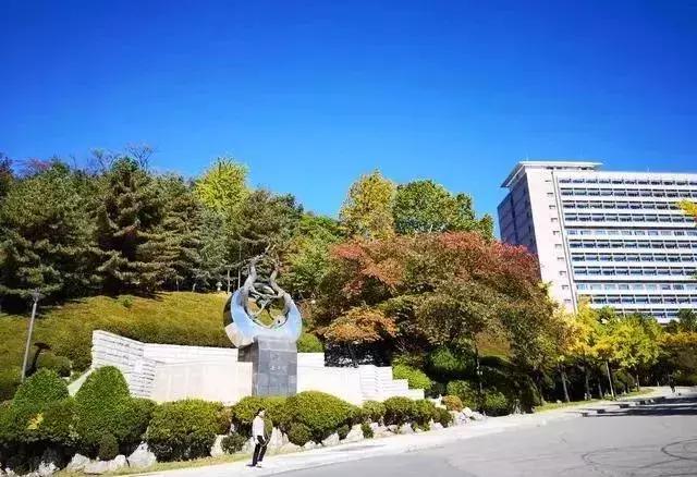 韩国国民大学 国民大学校)是韩国解放以后建立的第一所私立大学.