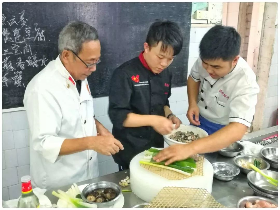 在新会高技遇见烹饪大师记广东省粤菜师傅工程大师工作室第一期师资