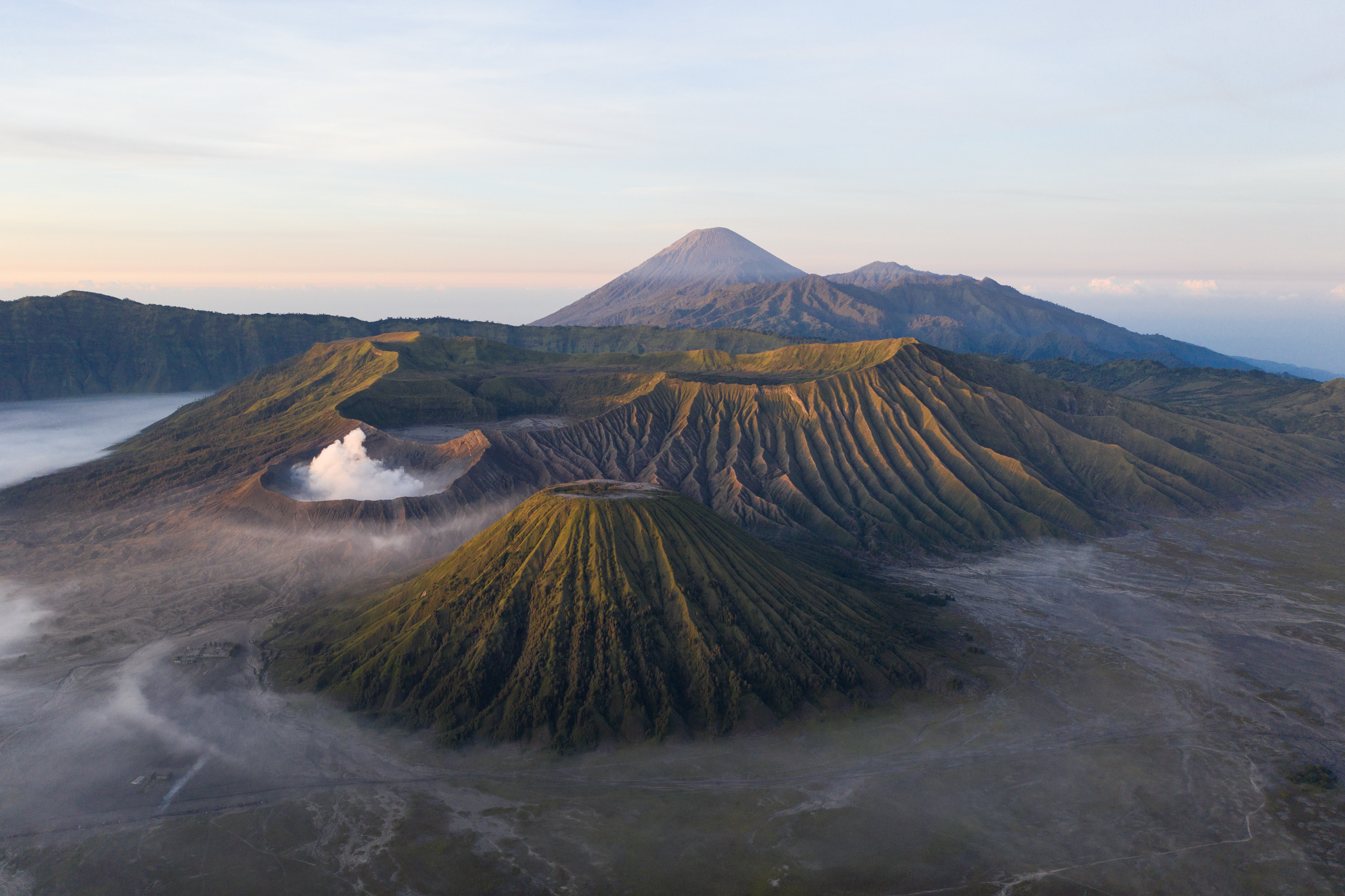 清晨的布罗莫火山群