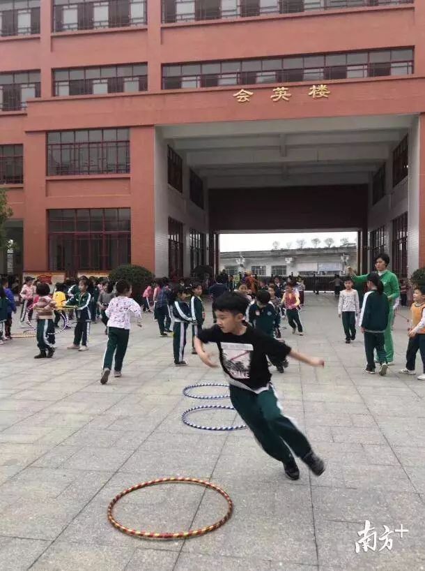 【关注】英德市区小学学位告急,市教育局将通过这些方法缓解! 黄色三级片