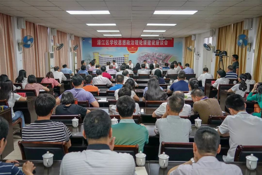区领导赖恒辉,蔡南,黄树平参加活动.