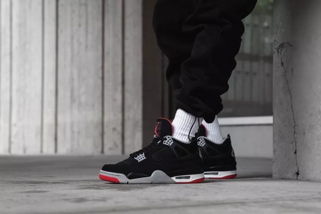 免费得到一双「Air Jordan 4 Bred」的机会,内含