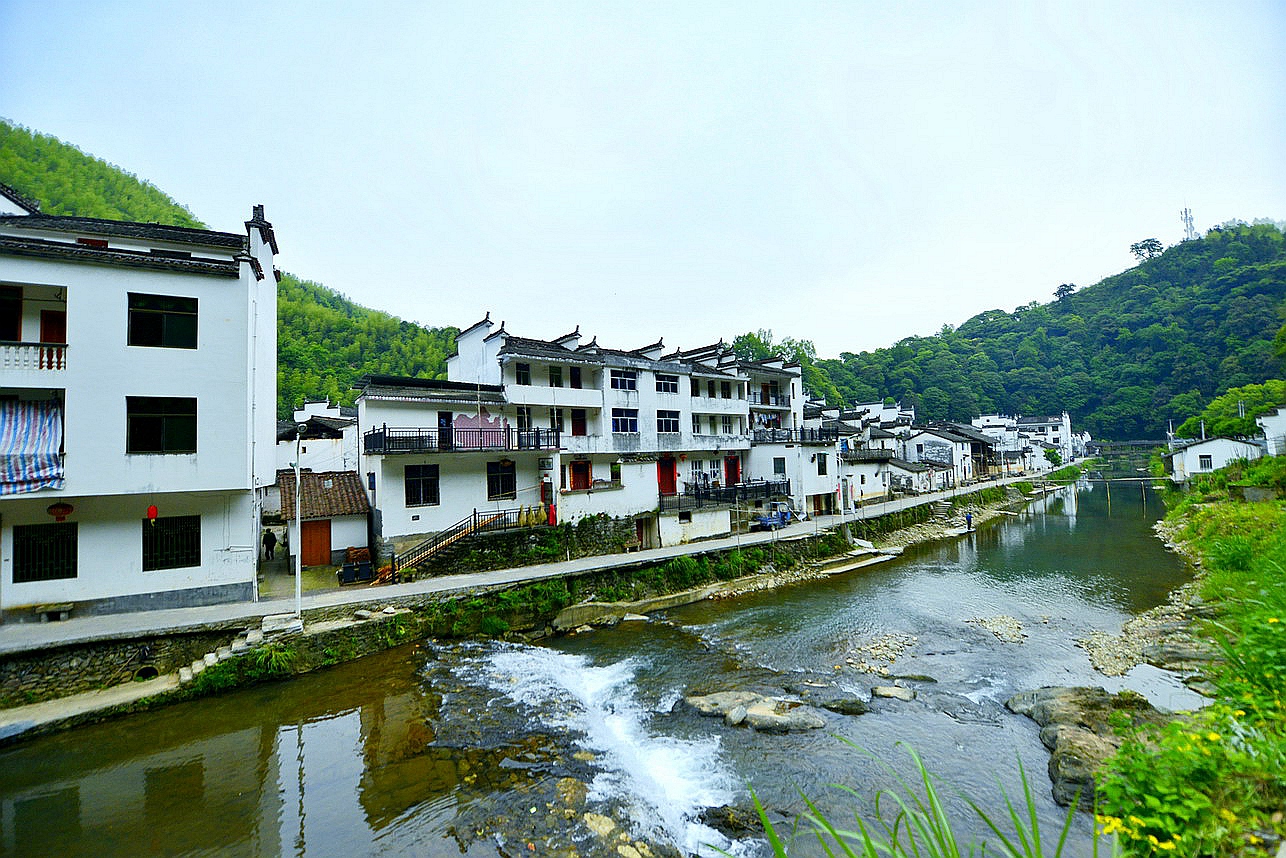 【实拍】中国最圆的村落，深藏青山绿水间