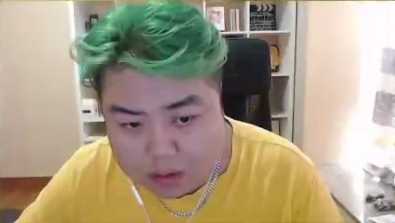 pcl再起硝烟,肥龙一头绿发出意外,网友热议:半个脑袋好吓人!