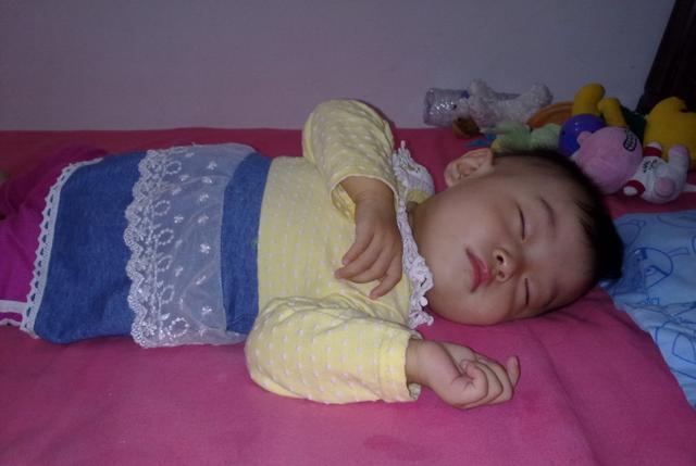                     孩子睡觉老蹬被？宝妈要警惕了，可能不是热，而是身子不舒服