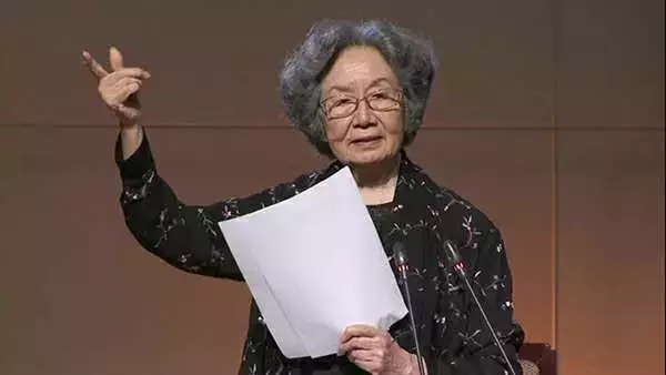 95岁再捐1711万元！她一生只做一件事：把中国古诗词带给全世界！ 