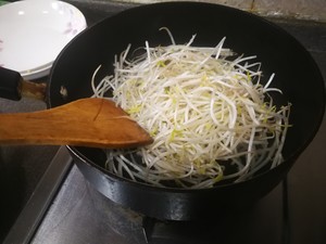 如何做炒面不粘锅 8d1b29868baa44cda3e78d0440783733.jpeg