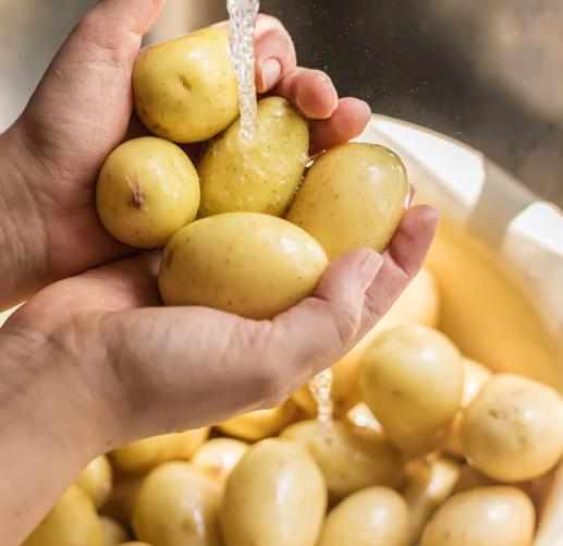 土豆对爱尔兰人口_爱尔兰土豆卷心菜泥(2)