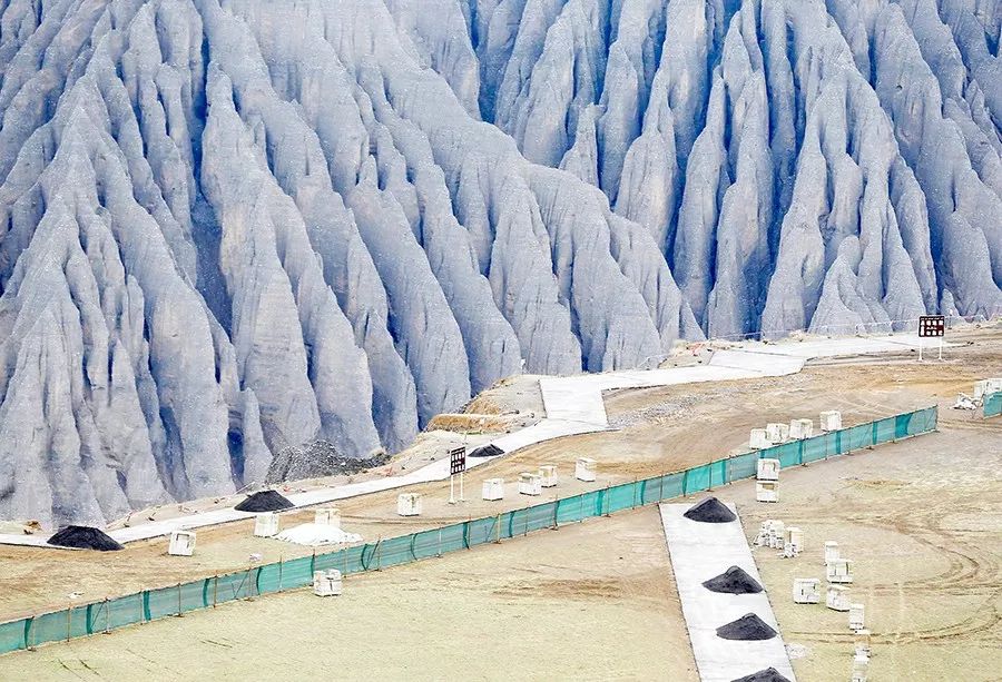 【热点关注】独山子大峡谷正在建5d玻璃栈道,暂时关闭