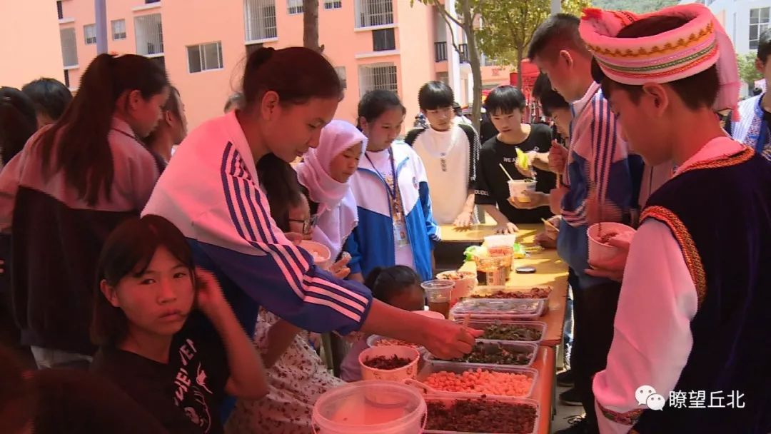 花米饭彩蛋丘北县第一初级中学举办首届民族美食节