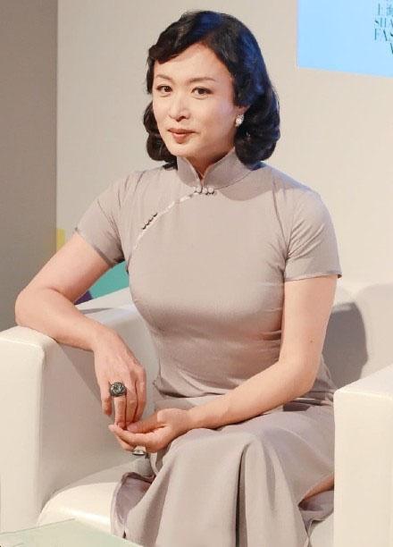 灰色旗袍穿出来有多美?秦岚大气,金星优雅,林心如像大妈! 波音bbin官网网址