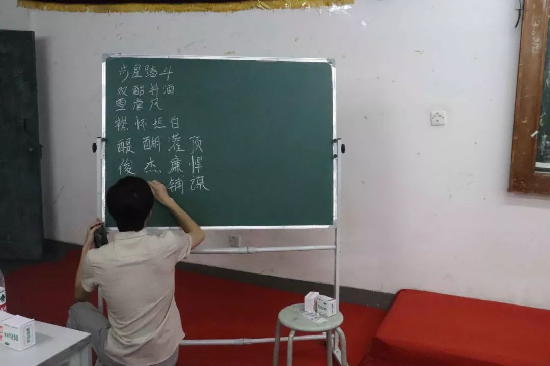 听什么任成语_成语故事图片(3)