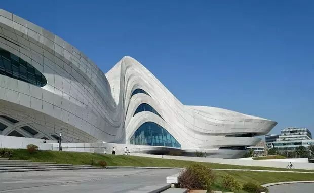 【行业视点】扎哈在中国的遗作终于完成,施工难度堪比鸟巢!_建筑