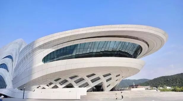 【行业视点】扎哈在中国的遗作终于完成,施工难度堪比鸟巢!_建筑