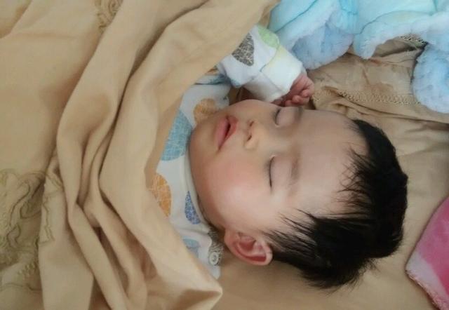                     孩子睡觉老蹬被？宝妈要警惕了，可能不是热，而是身子不舒服