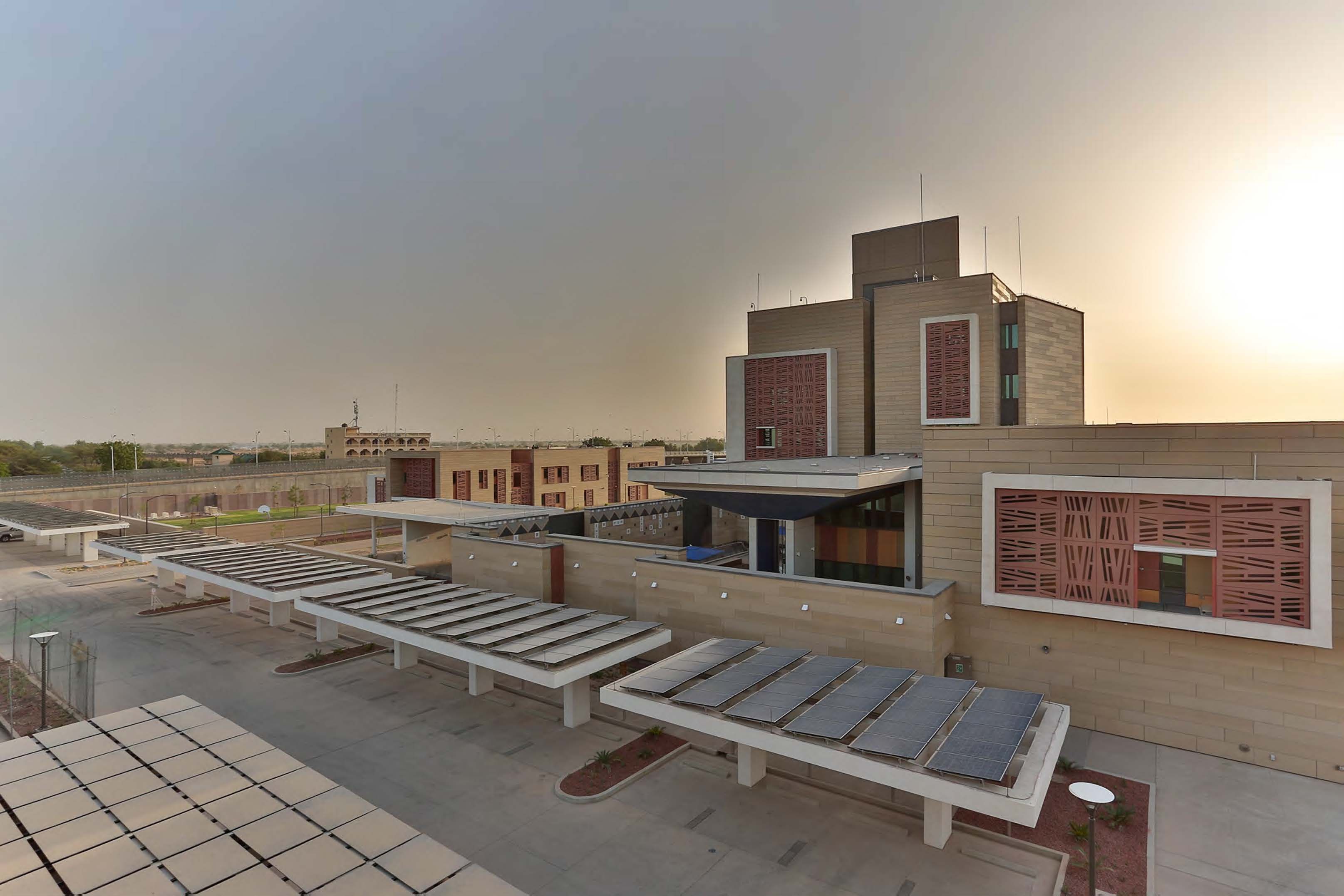 文盲第一国 全国拥有近0种语言 却有近8成成年人不识字 国家