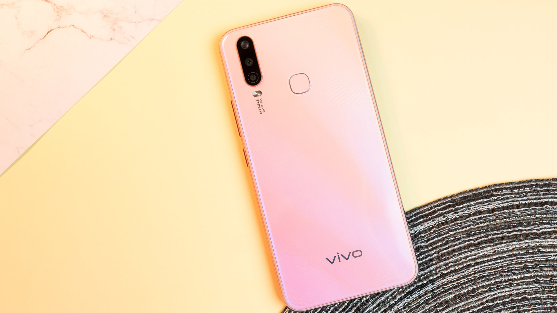 颜值逆天 三摄长续航:vivo y3双色图赏