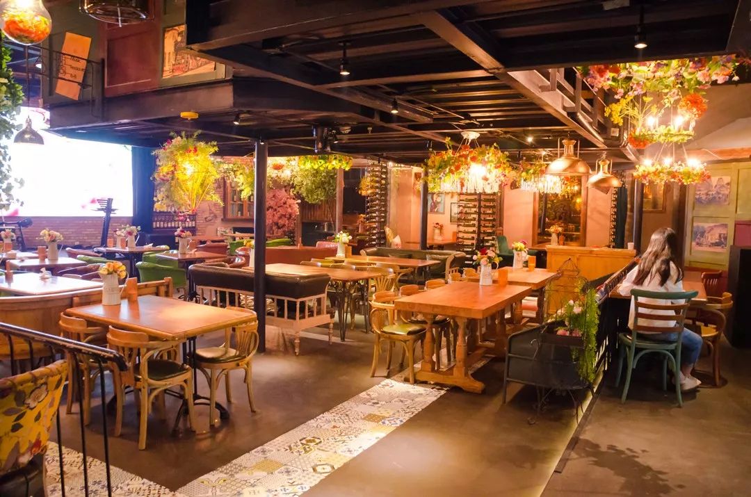 网红音乐餐厅创意菜9.9元!还有29.9元烧烤+啤