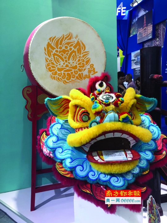 文博会的佛山展馆采用蓝白色作为主色调,突出"梦想魔盒"的设计概念.