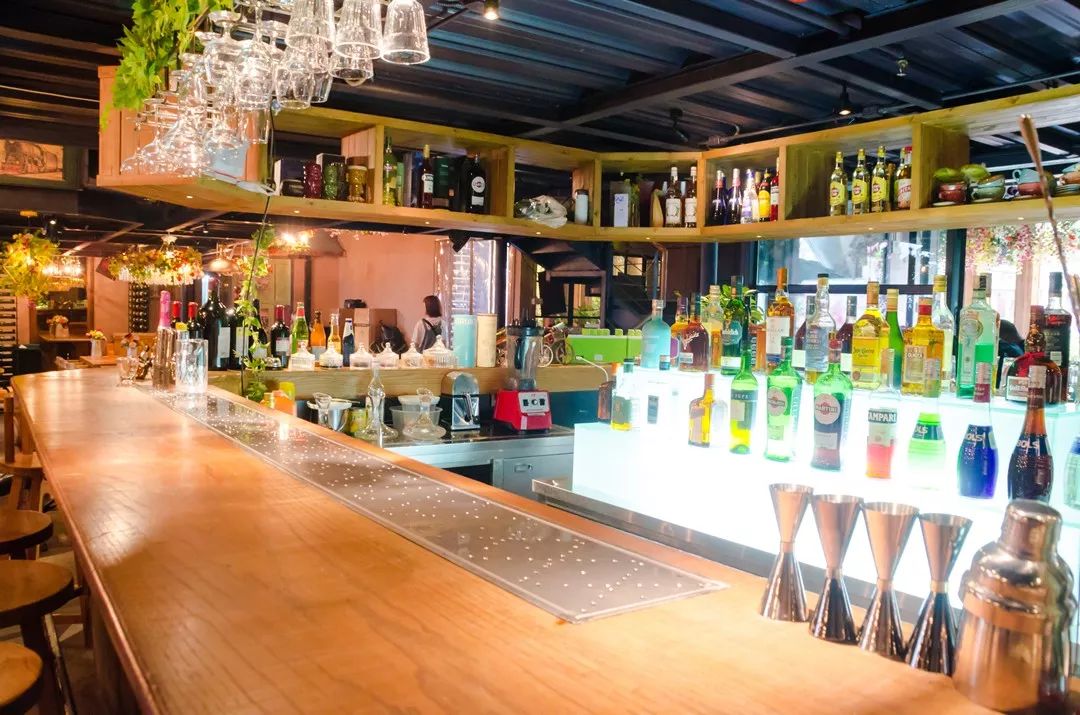 网红音乐餐厅创意菜9.9元!还有29.9元烧烤+啤