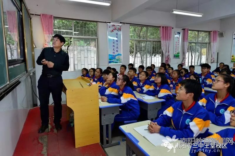 中国楹联学会会员姚河予亲自为"环宇班"宏志班授课 南阳市第三中学王