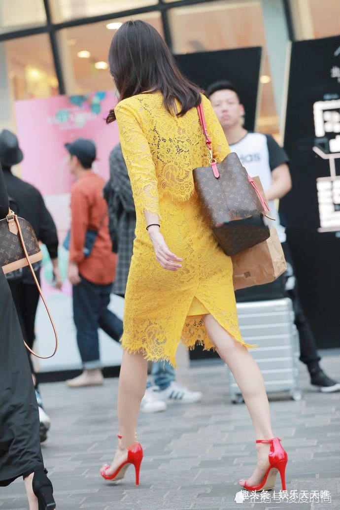 黄色蕾丝裙美女高贵精致展现异域情怀和优雅知性的气质