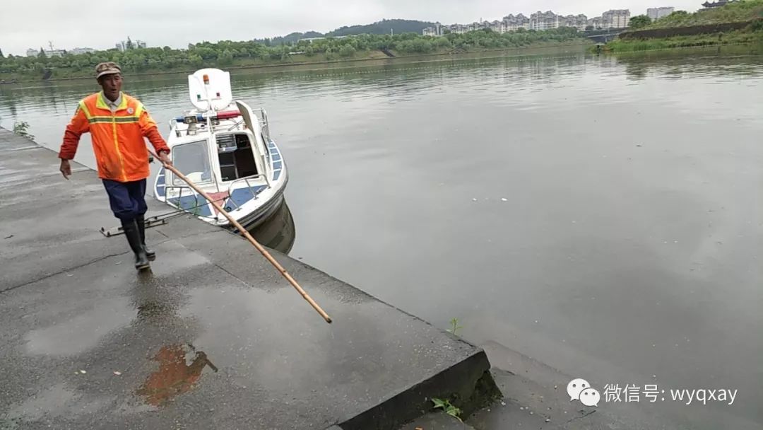 老太跳江,屯溪三位水面打捞员迅速“巧妙”相救! 91成人刺激网站