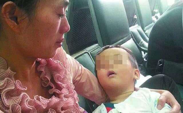                     原创            逗娃喝酒致娃中毒身亡，逗娃导致危险行为大盘点！
